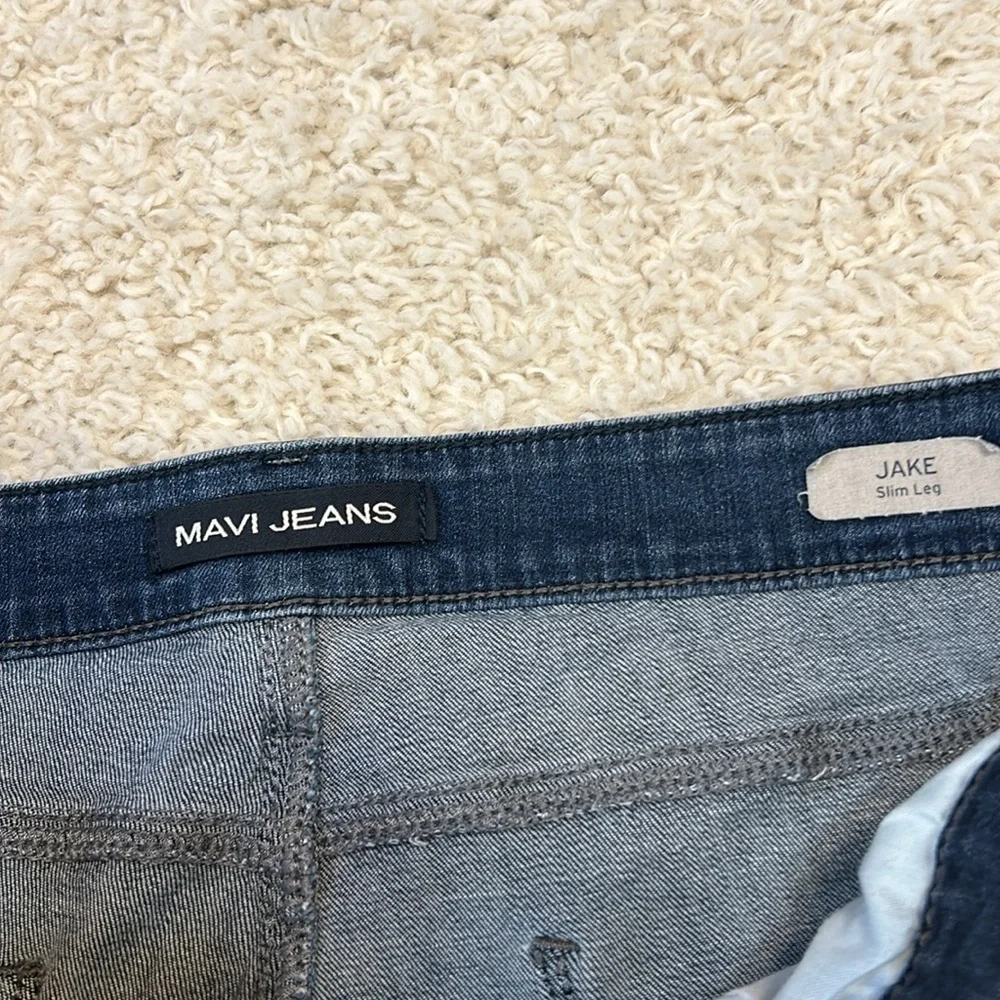 MAVI 36x34 Jake straight leg jeans with distressing and right leg small hole